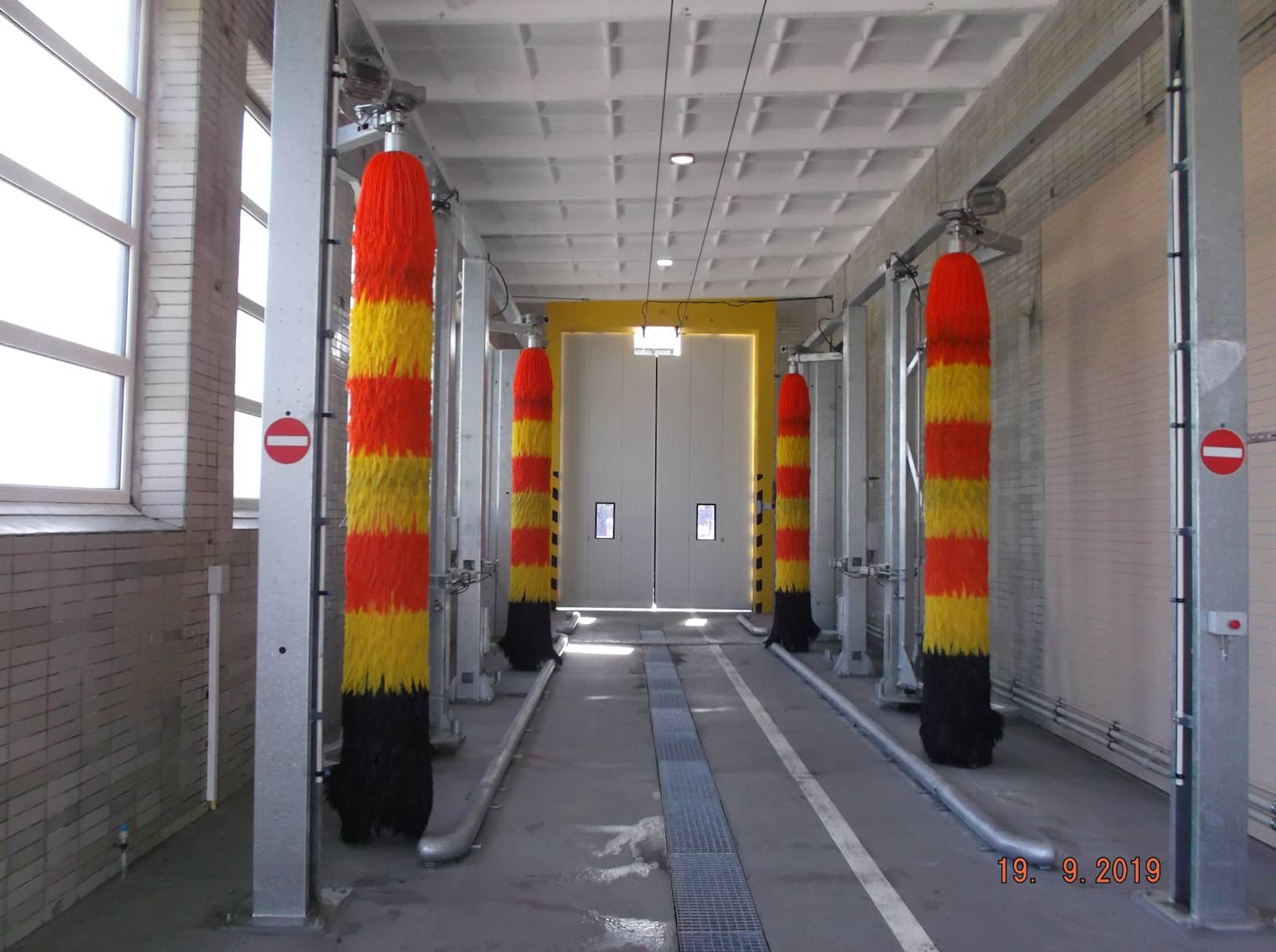 Pohled do myčky vozidel a autobusů v areálu MHD HK