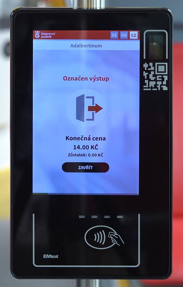 Potvrzení o označení výstupu na odbavovacím systému v autobuse MHD HK po přiložení karty se zobrazením konečné ceny 14 Kč.