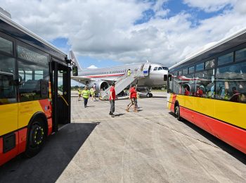 Vozy MHD na akci Open skies for handicapped na letišti